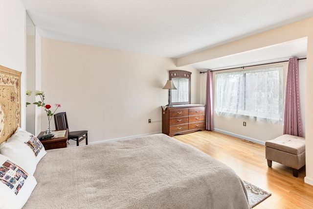 127 Greenbrook Dr 127, Stoughton, MA 02072