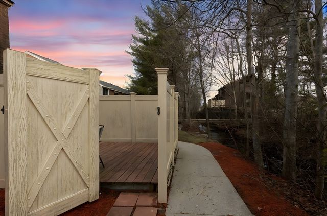 127 Greenbrook Dr 127, Stoughton, MA 02072