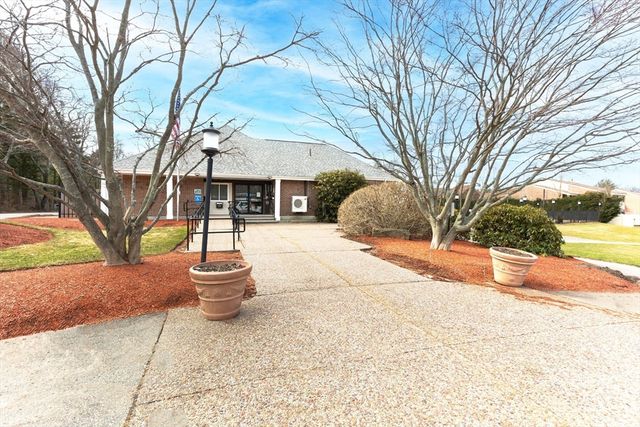 127 Greenbrook Dr 127, Stoughton, MA 02072