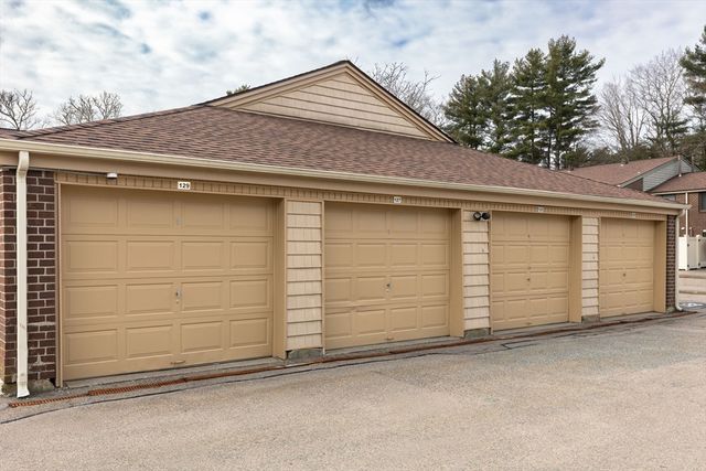 127 Greenbrook Dr 127, Stoughton, MA 02072