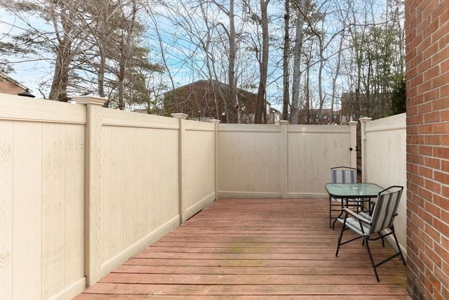 127 Greenbrook Dr 127, Stoughton, MA 02072