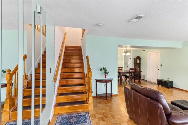 127 Greenbrook Dr 127, Stoughton, MA 02072