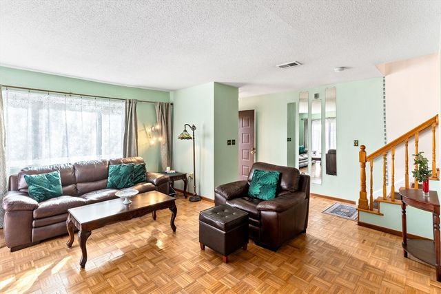 127 Greenbrook Dr 127, Stoughton, MA 02072