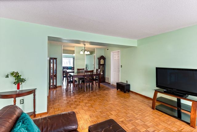 127 Greenbrook Dr 127, Stoughton, MA 02072