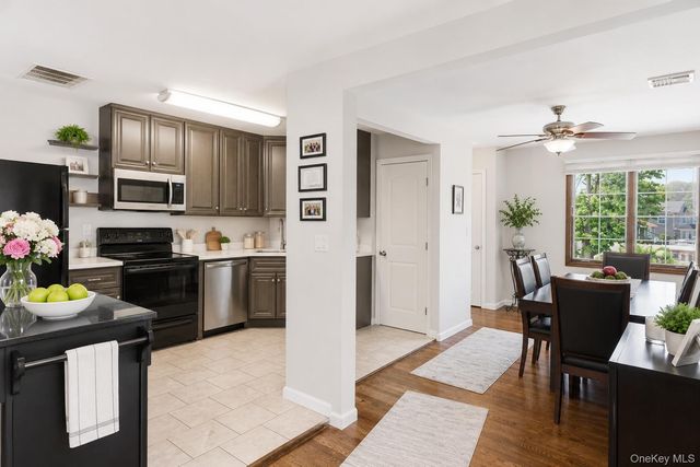 9 Avenue C, Merrick, NY 11566