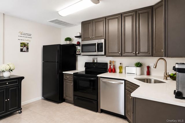 9 Avenue C, Merrick, NY 11566