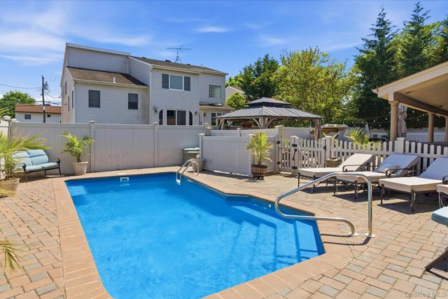 9 Avenue C, Merrick, NY 11566
