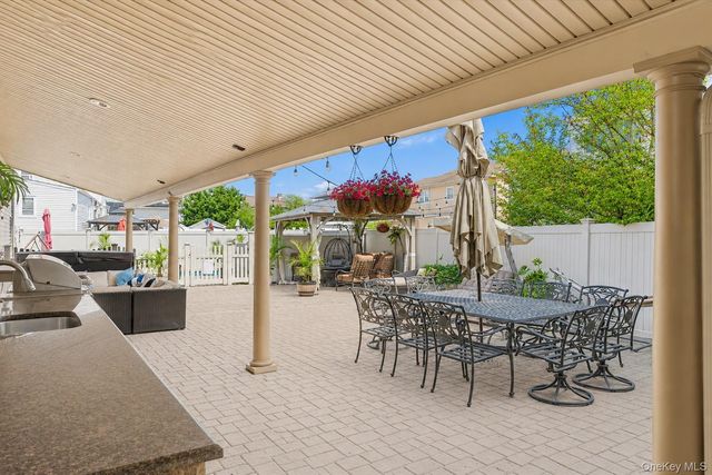 9 Avenue C, Merrick, NY 11566