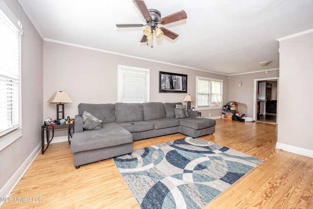 4302 Pascagoula Street, Pascagoula, MS 39567