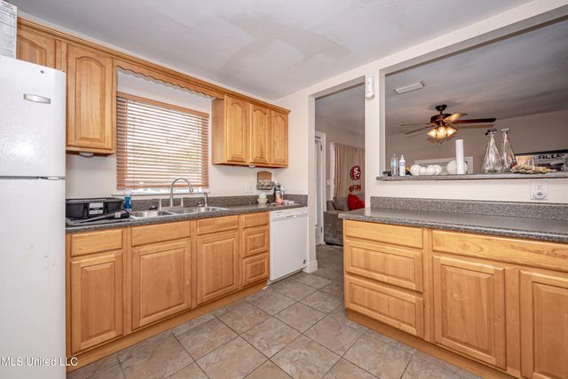 4302 Pascagoula Street, Pascagoula, MS 39567