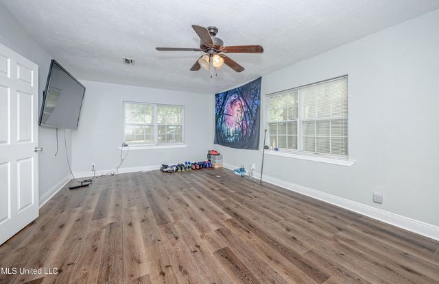 4302 Pascagoula Street, Pascagoula, MS 39567