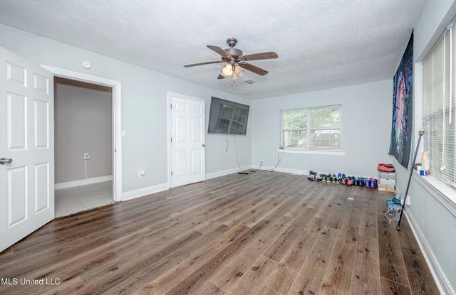 4302 Pascagoula Street, Pascagoula, MS 39567