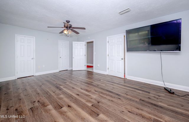 4302 Pascagoula Street, Pascagoula, MS 39567