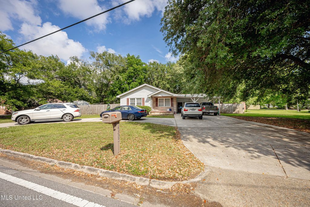4302 Pascagoula Street, Pascagoula, MS 39567