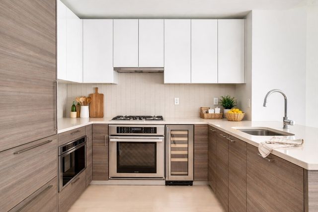 1 Franklin 2514, Boston, MA 02110