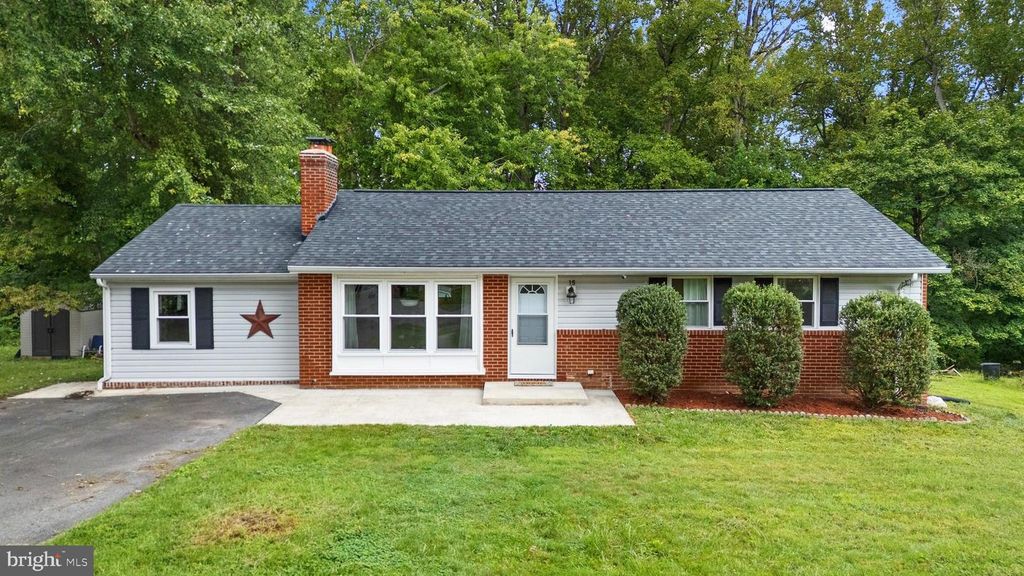 15 WELL ST, Huntingtown, MD 20639