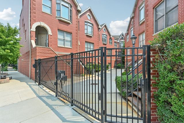 2243 N GREENVIEW Avenue D, Chicago, IL 60614