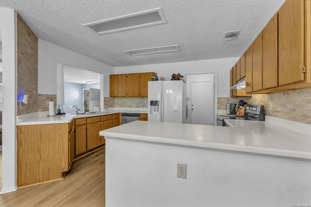 8218 Laurel Bnd, San Antonio, TX 78250