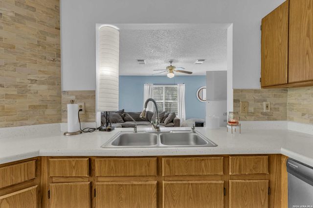 8218 Laurel Bnd, San Antonio, TX 78250