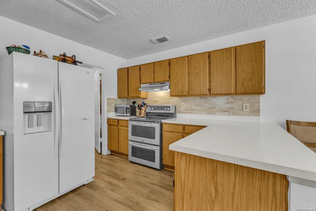 8218 Laurel Bnd, San Antonio, TX 78250