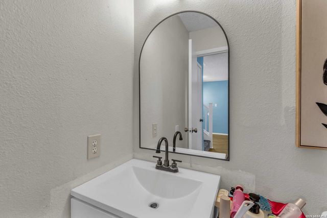 8218 Laurel Bnd, San Antonio, TX 78250