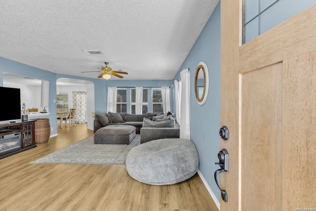 8218 Laurel Bnd, San Antonio, TX 78250