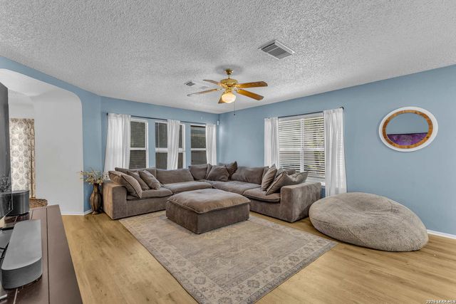8218 Laurel Bnd, San Antonio, TX 78250