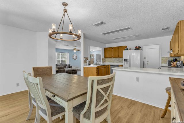 8218 Laurel Bnd, San Antonio, TX 78250