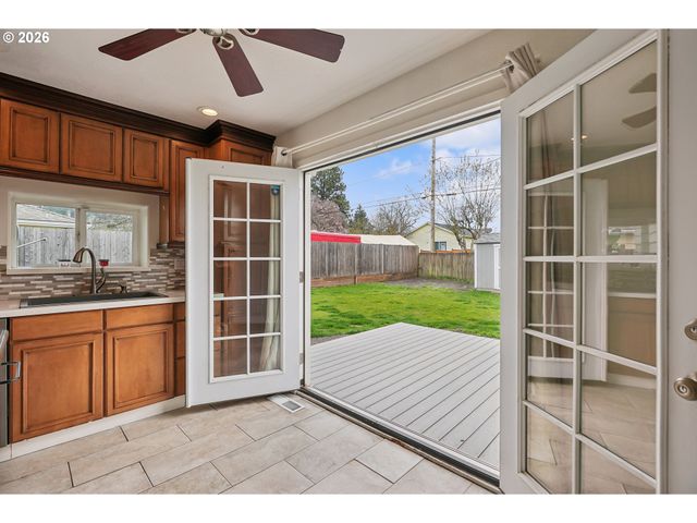 8424 Se CORNWELL Ave, Happy Valley, OR 97086