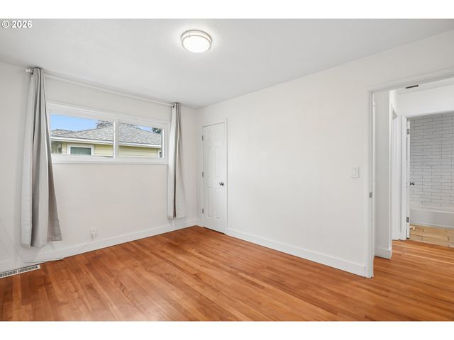 8424 Se CORNWELL Ave, Happy Valley, OR 97086