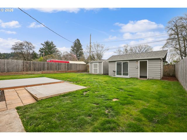 8424 Se CORNWELL Ave, Happy Valley, OR 97086