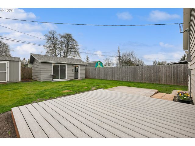 8424 Se CORNWELL Ave, Happy Valley, OR 97086