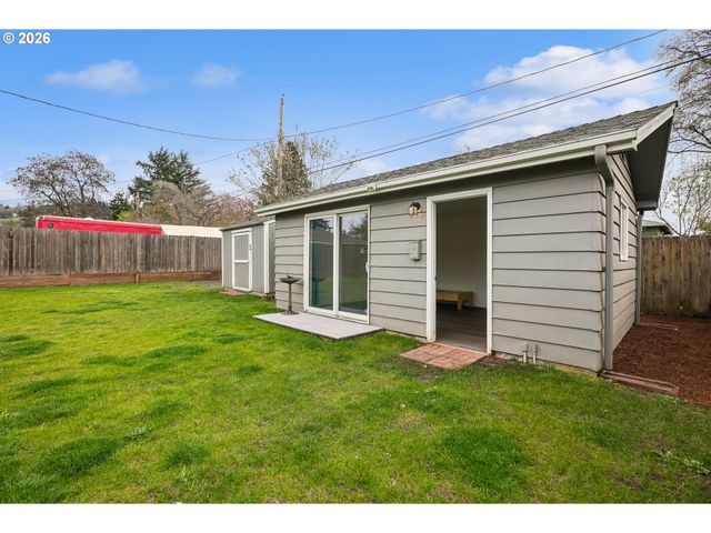 8424 Se CORNWELL Ave, Happy Valley, OR 97086