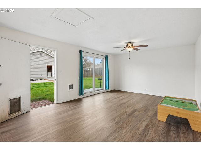 8424 Se CORNWELL Ave, Happy Valley, OR 97086