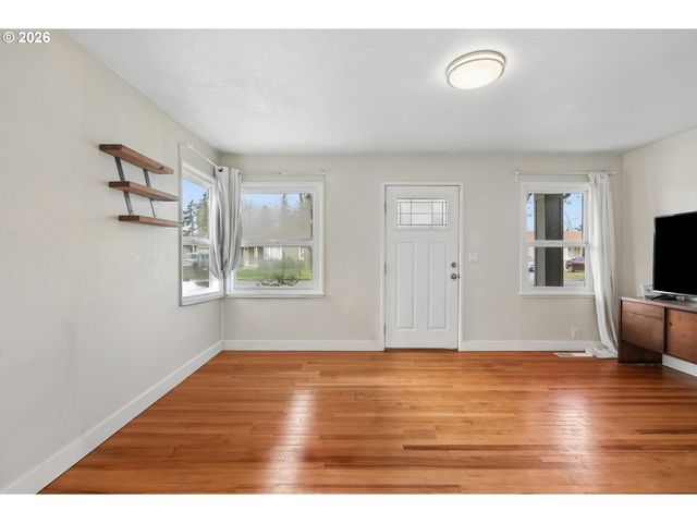 8424 Se CORNWELL Ave, Happy Valley, OR 97086