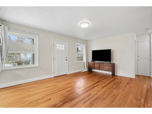 8424 Se CORNWELL Ave, Happy Valley, OR 97086