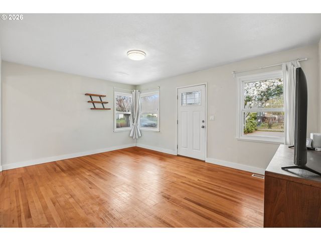 8424 Se CORNWELL Ave, Happy Valley, OR 97086