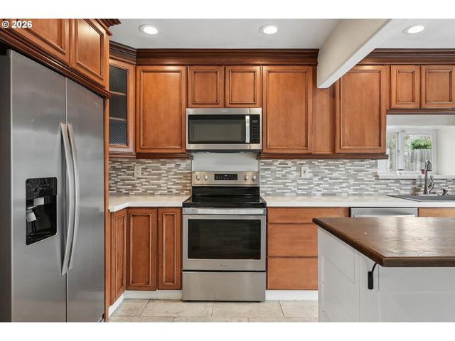 8424 Se CORNWELL Ave, Happy Valley, OR 97086