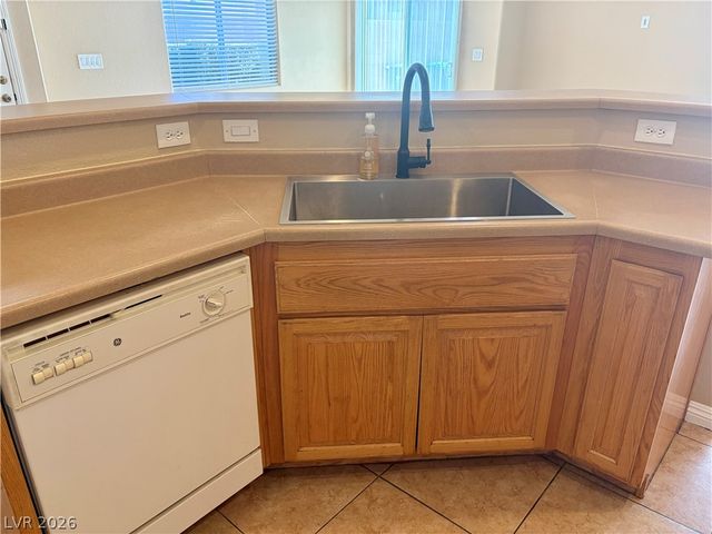 2065 SCANLON FERRY Court 103, Las Vegas, NV 89156