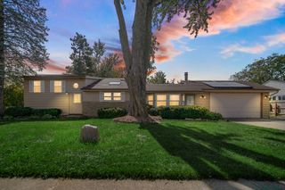 11 W Palatine Road, Prospect Heights, IL 60070