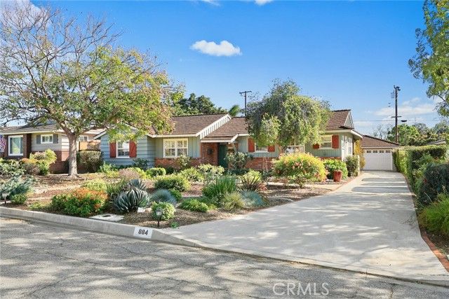884 E Whitcomb Avenue, Glendora, CA 91741