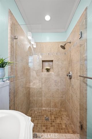 884 E Whitcomb Avenue, Glendora, CA 91741