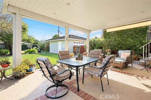 884 E Whitcomb Avenue, Glendora, CA 91741
