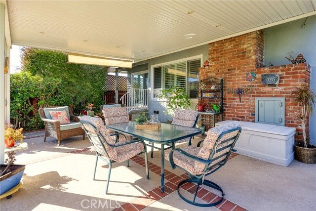 884 E Whitcomb Avenue, Glendora, CA 91741