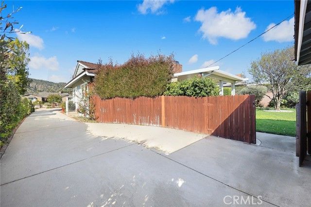 884 E Whitcomb Avenue, Glendora, CA 91741