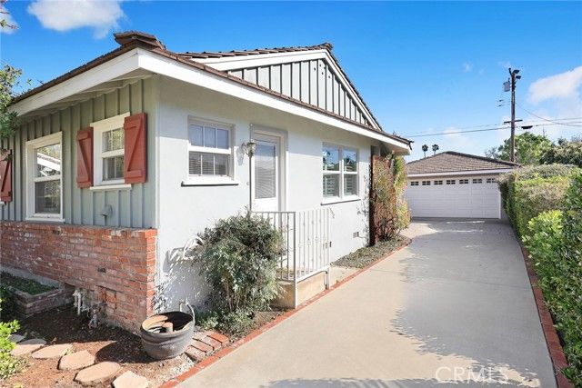 884 E Whitcomb Avenue, Glendora, CA 91741