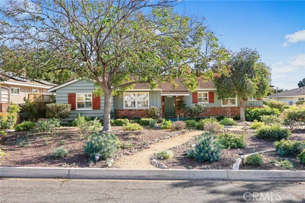 884 E Whitcomb Avenue, Glendora, CA 91741