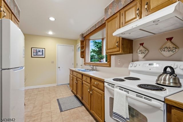 3 King Rd, Roxbury Twp., NJ 07850