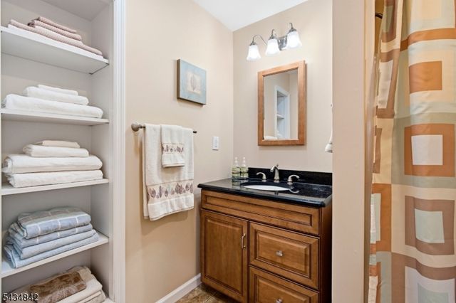 3 King Rd, Roxbury Twp., NJ 07850