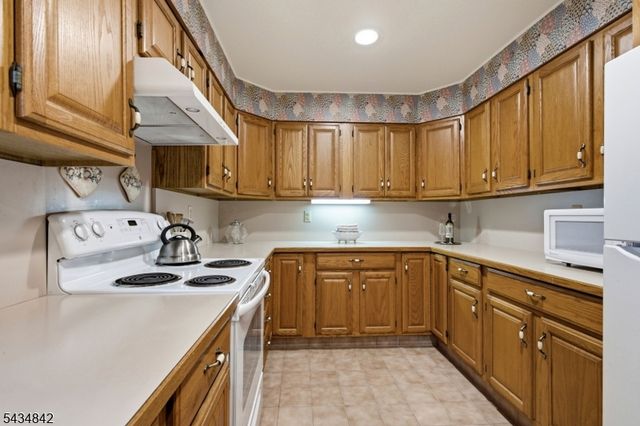 3 King Rd, Roxbury Twp., NJ 07850
